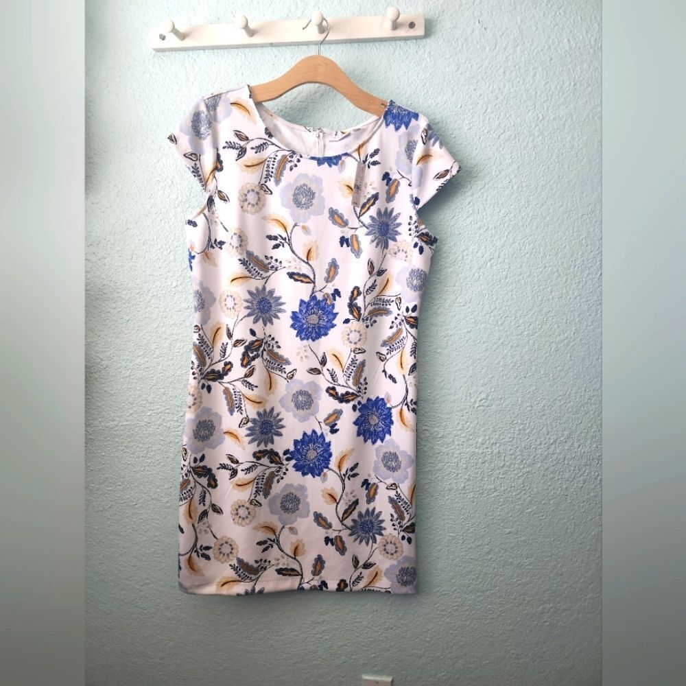 New York and Company boxi floral dress new with tags